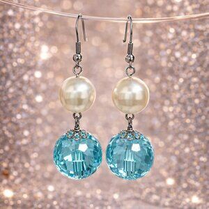 🆕😍Aquamarine Faceted Acrylic & Pearl Earring